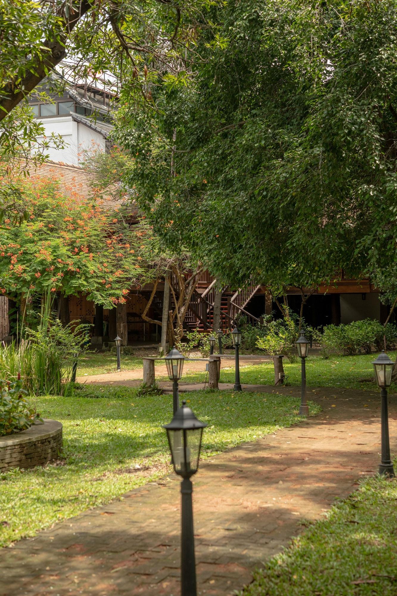 Chompor Lanna Hotel Chiang Mai Exterior photo